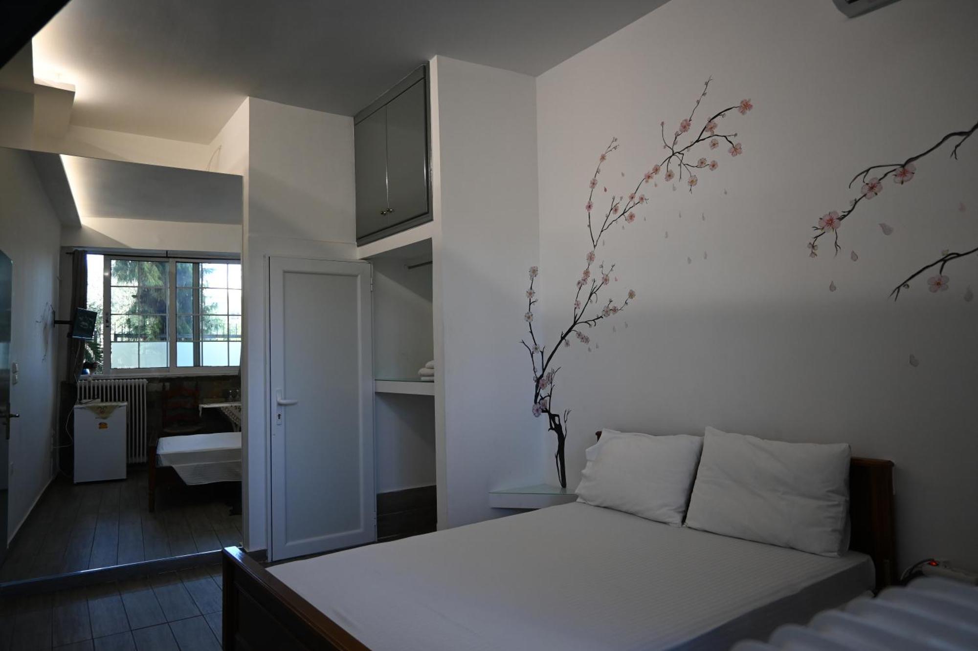 Ιlias Rooms Patras Exterior foto