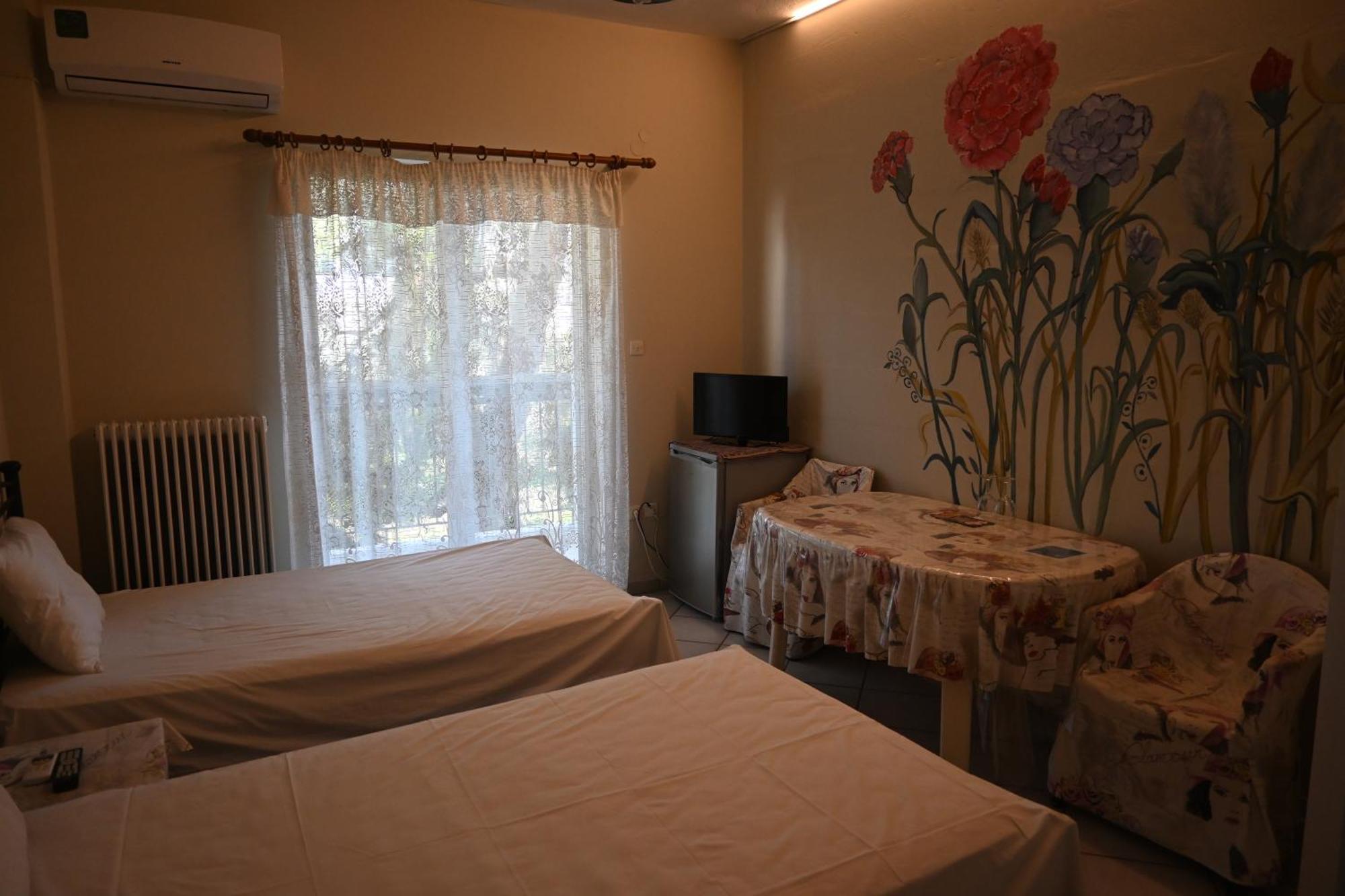 Ιlias Rooms Patras Exterior foto